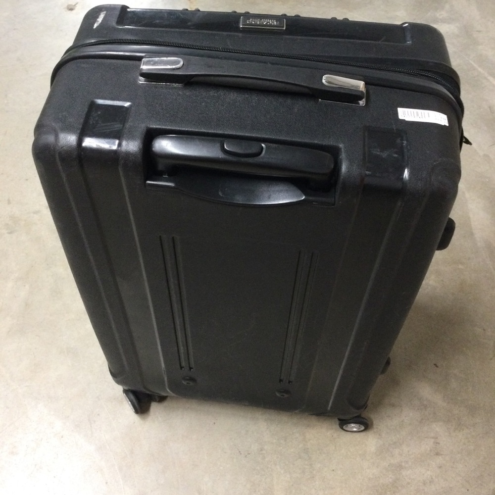 TravelSmith Black Hardside Spinner Suitcase